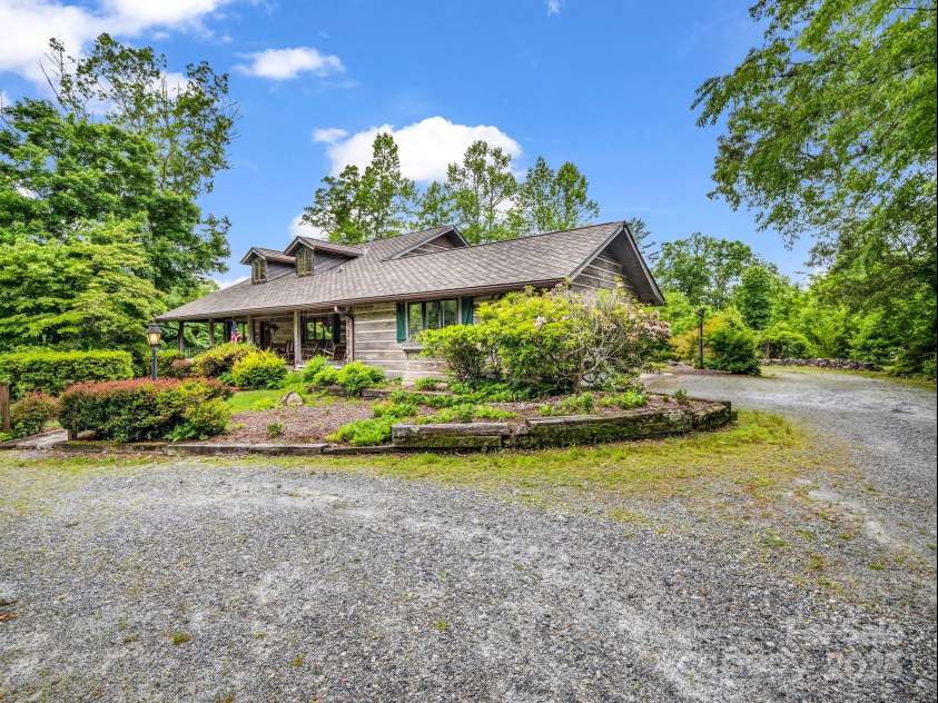 133 Pennwood Lane, Flat Rock, NC 28731.  MLS# CAR4268654, YatesRealty ID 19101. Custom designed, one-owner home.