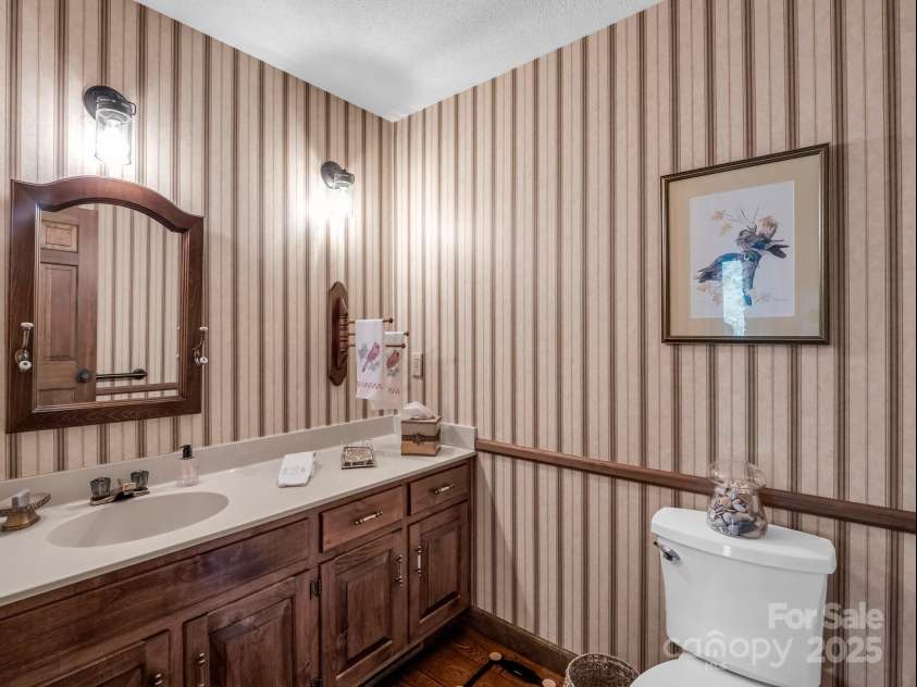 133 Pennwood Lane, Flat Rock, NC 28731.  MLS# CAR4268654, YatesRealty ID 19101. First Floor Bathroom