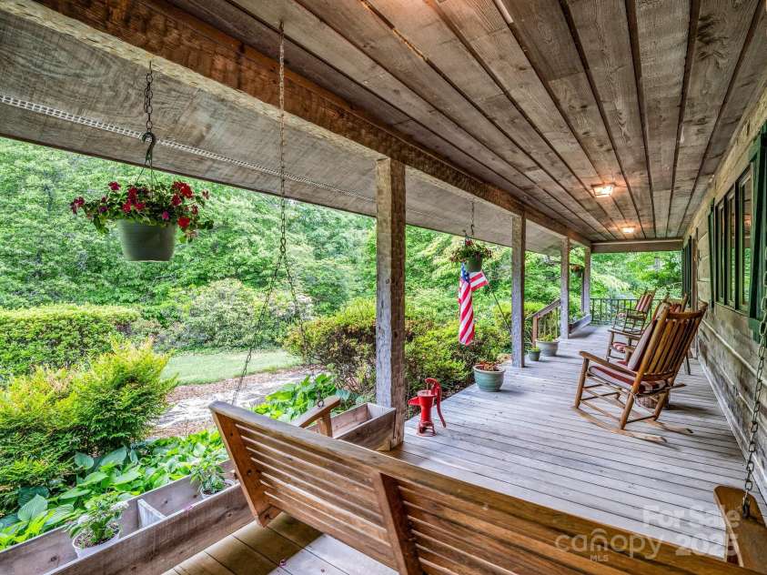 133 Pennwood Lane, Flat Rock, NC 28731.  MLS# CAR4268654, YatesRealty ID 19101. Front Porch