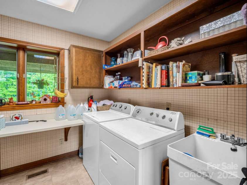 133 Pennwood Lane, Flat Rock, NC 28731.  MLS# CAR4268654, YatesRealty ID 19101. Laundry/Pantry Room Off Kitchen