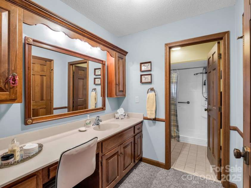 133 Pennwood Lane, Flat Rock, NC 28731.  MLS# CAR4268654, YatesRealty ID 19101. Primary Full Bath