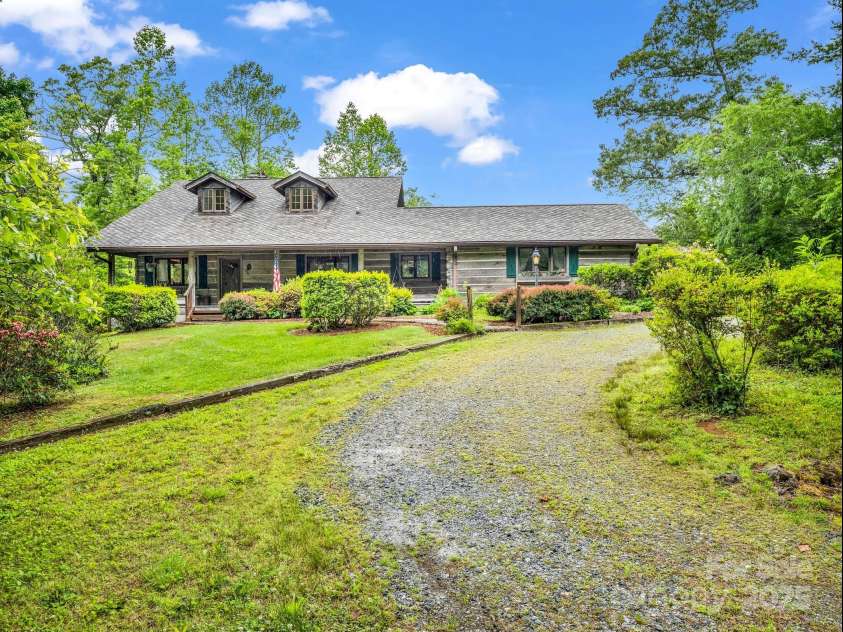 133 Pennwood Lane, Flat Rock, NC 28731.  MLS# CAR4268654, YatesRealty ID 19101. Tranquil Setting