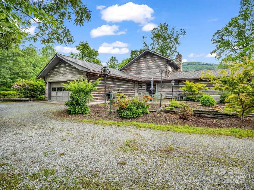 133 Pennwood Lane, Flat Rock, NC 28731.  MLS# CAR4268654, YatesRealty ID 19101. Two Car Garage