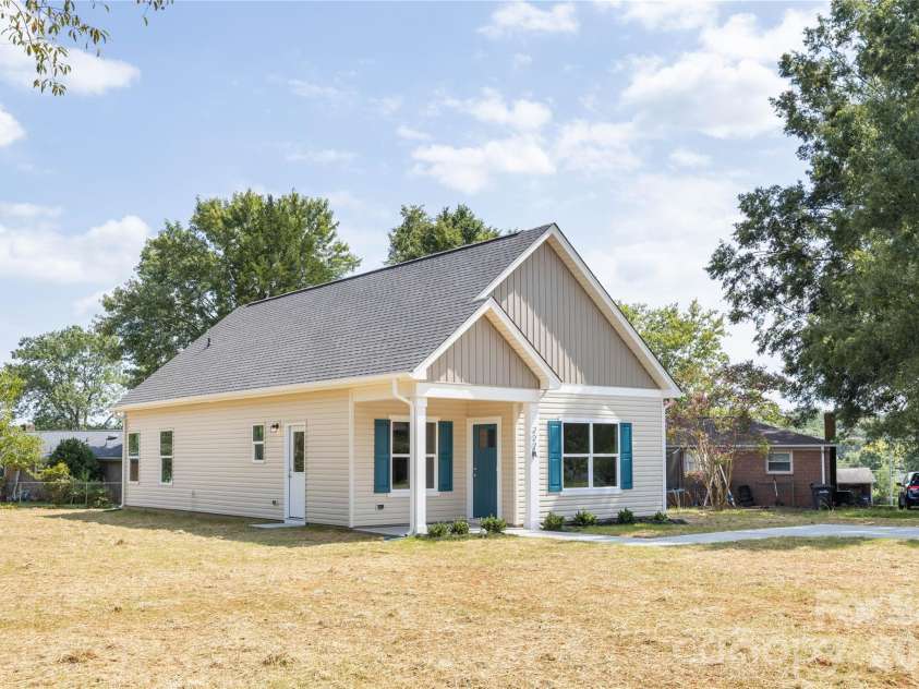 6625 Tracy Avenue, Charlotte, NC 28214.  MLS# CAR4370594, YatesRealty ID 19101. Representation
