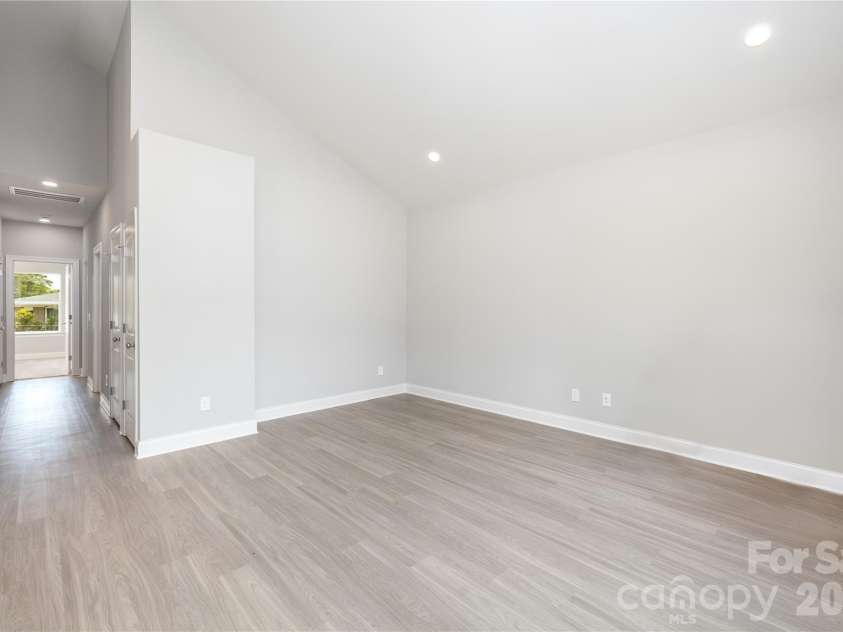 6625 Tracy Avenue, Charlotte, NC 28214.  MLS# CAR4370594, YatesRealty ID 19101. Representation