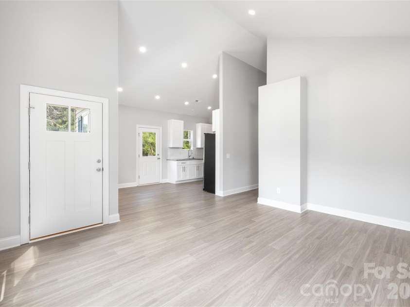 6625 Tracy Avenue, Charlotte, NC 28214.  MLS# CAR4370594, YatesRealty ID 19101. Representation