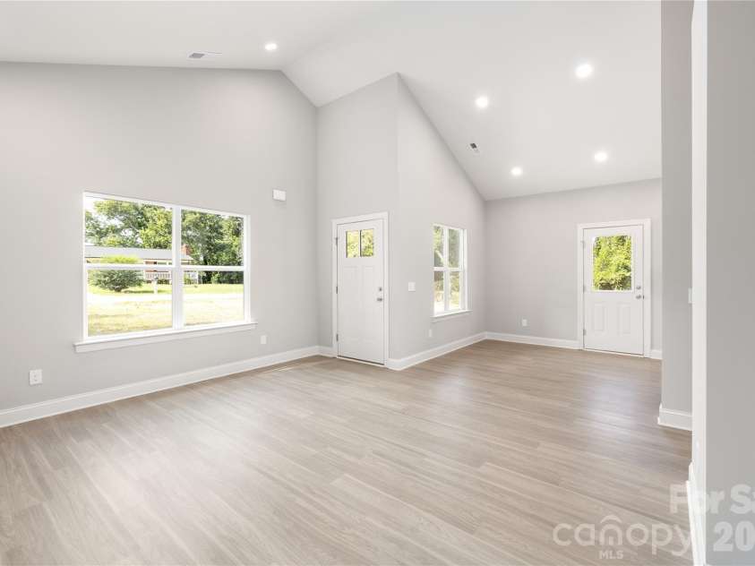 6625 Tracy Avenue, Charlotte, NC 28214.  MLS# CAR4370594, YatesRealty ID 19101. Representation