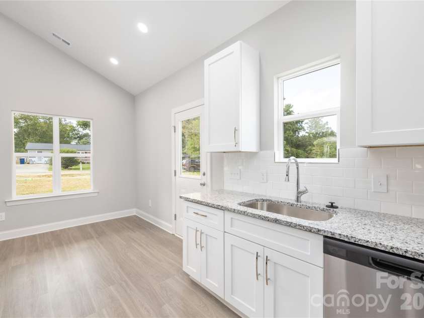 6625 Tracy Avenue, Charlotte, NC 28214.  MLS# CAR4370594, YatesRealty ID 19101. Representation