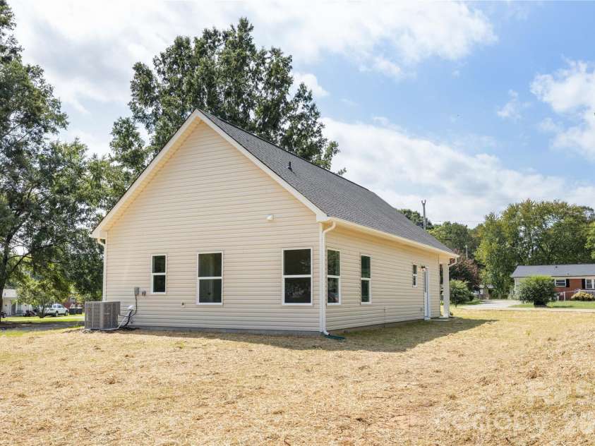 6625 Tracy Avenue, Charlotte, NC 28214.  MLS# CAR4370594, YatesRealty ID 19101. Representation