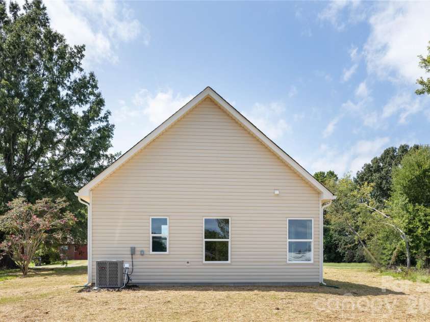 6625 Tracy Avenue, Charlotte, NC 28214.  MLS# CAR4370594, YatesRealty ID 19101. Representation
