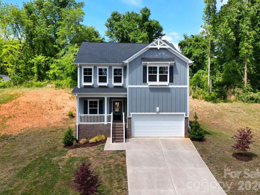 5145 Mark Drive, Hickory, NC 28601.  MLS# CAR4373646, YatesRealty ID 19102. 