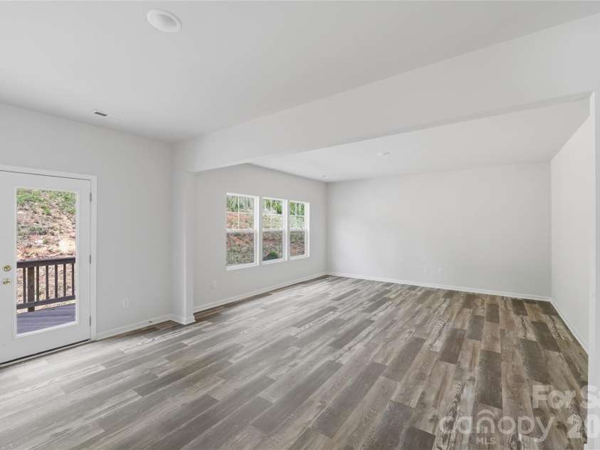 5145 Mark Drive, Hickory, NC 28601.  MLS# CAR4373646, YatesRealty ID 19102. 