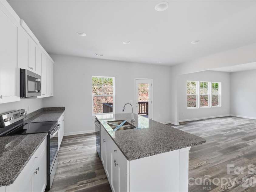 5145 Mark Drive, Hickory, NC 28601.  MLS# CAR4373646, YatesRealty ID 19102. 