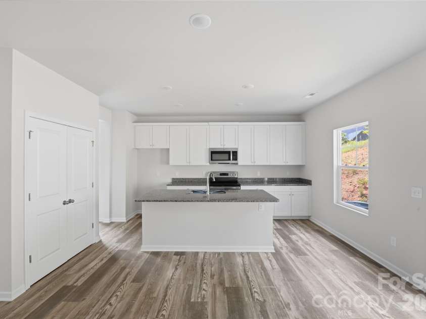 5145 Mark Drive, Hickory, NC 28601.  MLS# CAR4373646, YatesRealty ID 19102. 