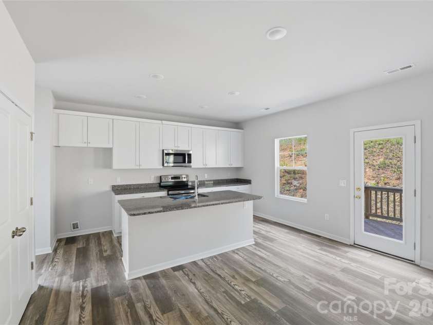 5145 Mark Drive, Hickory, NC 28601.  MLS# CAR4373646, YatesRealty ID 19102. 