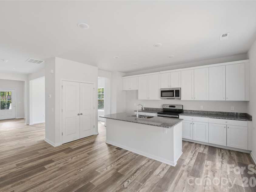5145 Mark Drive, Hickory, NC 28601.  MLS# CAR4373646, YatesRealty ID 19102. 
