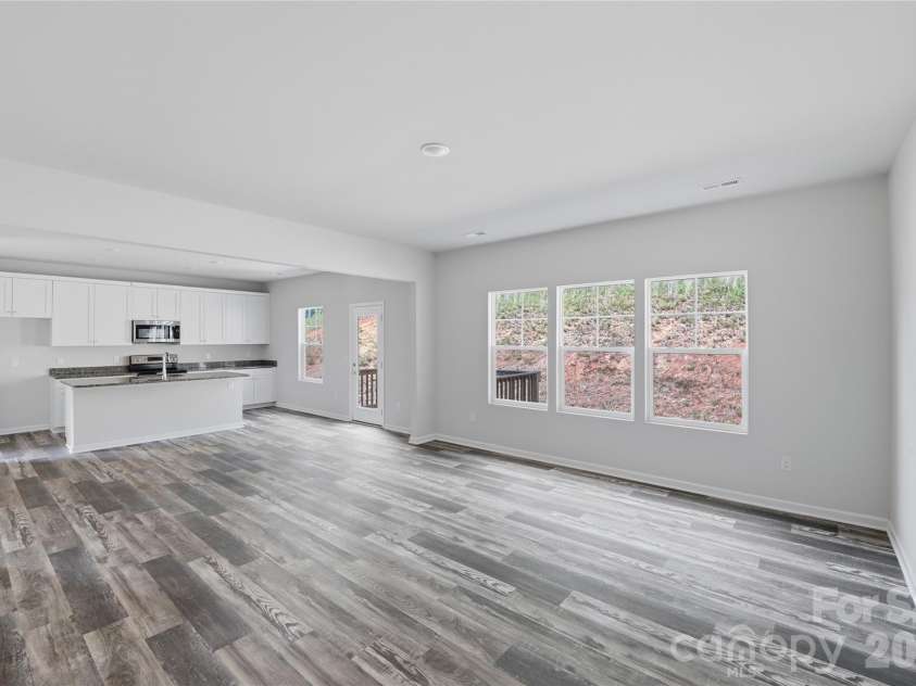 5145 Mark Drive, Hickory, NC 28601.  MLS# CAR4373646, YatesRealty ID 19102. 
