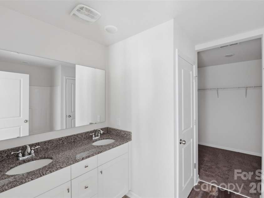 5145 Mark Drive, Hickory, NC 28601.  MLS# CAR4373646, YatesRealty ID 19102. 
