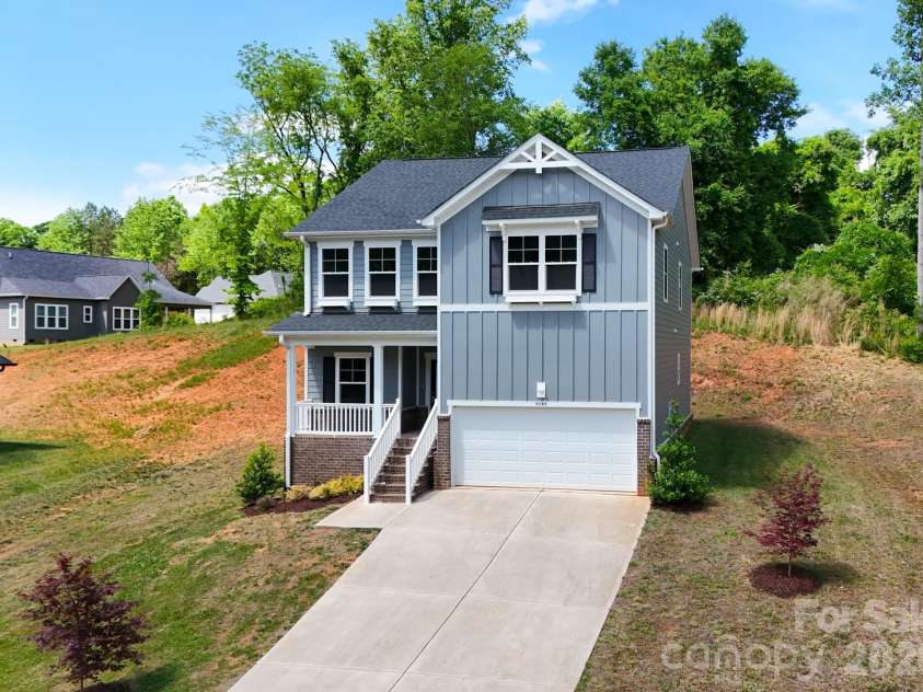 5145 Mark Drive, Hickory, NC 28601.  MLS# CAR4373646, YatesRealty ID 19102. 