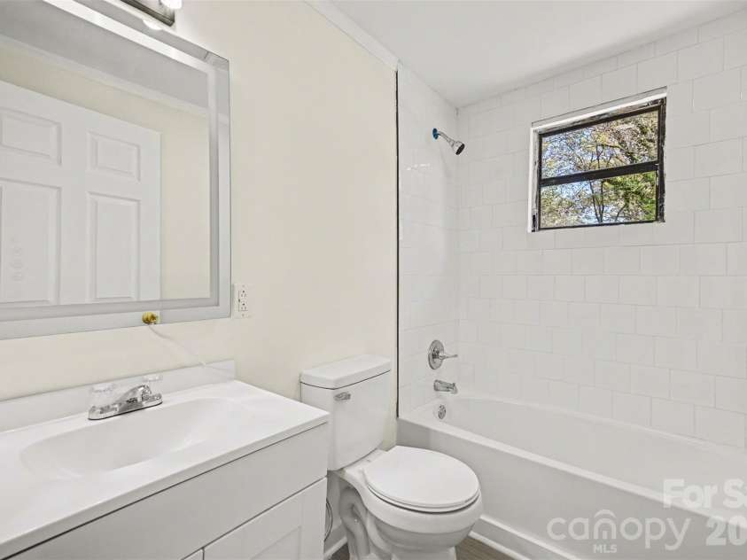 1210 Grady Street, Salisbury, NC 28144.  MLS# CAR4362378, YatesRealty ID 19103. Bathroom