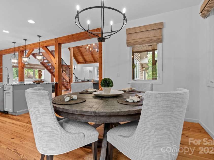 891 Crescent Trail, Highlands, NC 28741.  MLS# CAR4270133, YatesRealty ID 19103. Dining Area