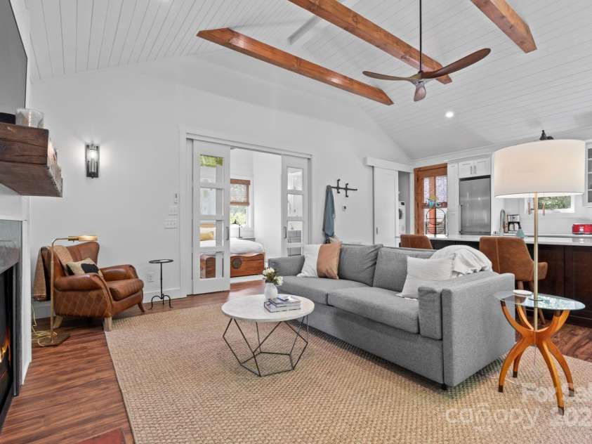 891 Crescent Trail, Highlands, NC 28741.  MLS# CAR4270133, YatesRealty ID 19103. Guest House Living Room