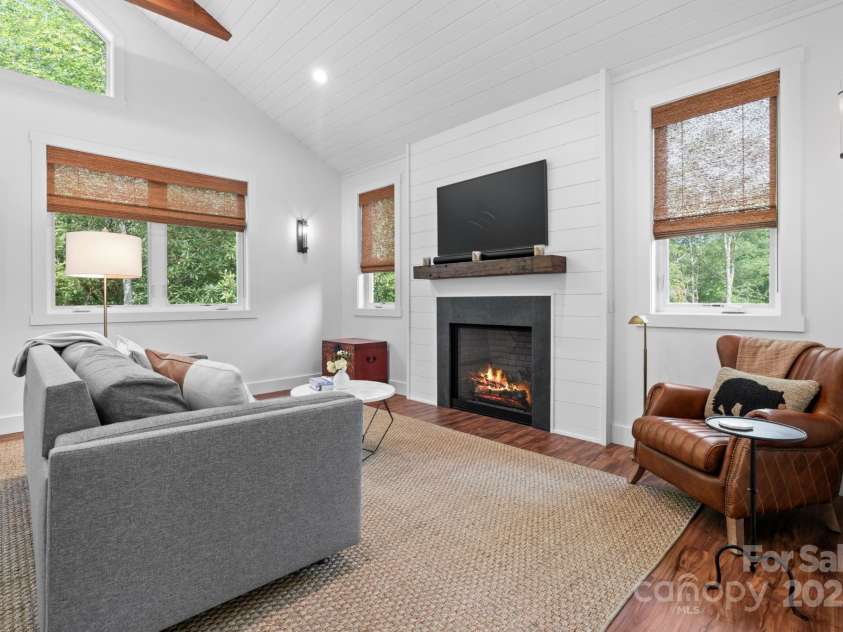 891 Crescent Trail, Highlands, NC 28741.  MLS# CAR4270133, YatesRealty ID 19103. Guest House Living Room
