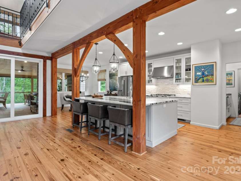 891 Crescent Trail, Highlands, NC 28741.  MLS# CAR4270133, YatesRealty ID 19103. Kitchen