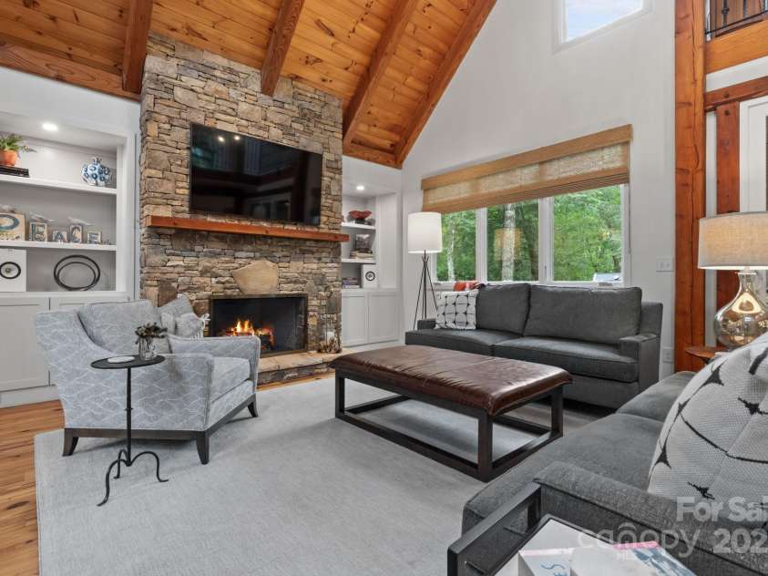 891 Crescent Trail, Highlands, NC 28741.  MLS# CAR4270133, YatesRealty ID 19103. Living Room