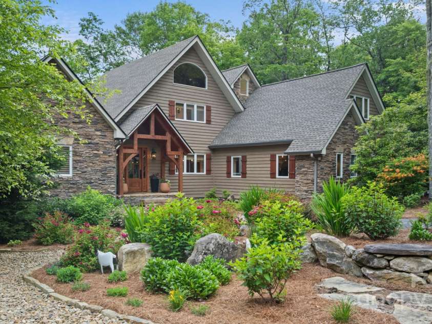 891 Crescent Trail, Highlands, NC 28741.  MLS# CAR4270133, YatesRealty ID 19103. Main House