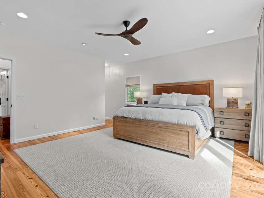 891 Crescent Trail, Highlands, NC 28741.  MLS# CAR4270133, YatesRealty ID 19103. Primary Ensuite Bedroom