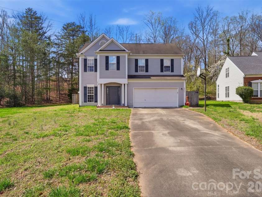 9541 Green Apple Drive, Charlotte, NC 28215.  MLS# CAR4354198, YatesRealty ID 19104. 