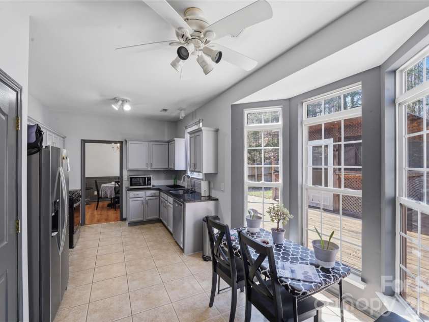 9541 Green Apple Drive, Charlotte, NC 28215.  MLS# CAR4354198, YatesRealty ID 19104. 