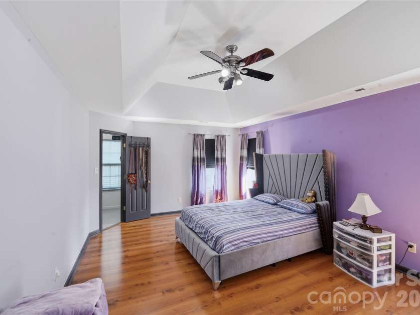 9541 Green Apple Drive, Charlotte, NC 28215.  MLS# CAR4354198, YatesRealty ID 19104. 