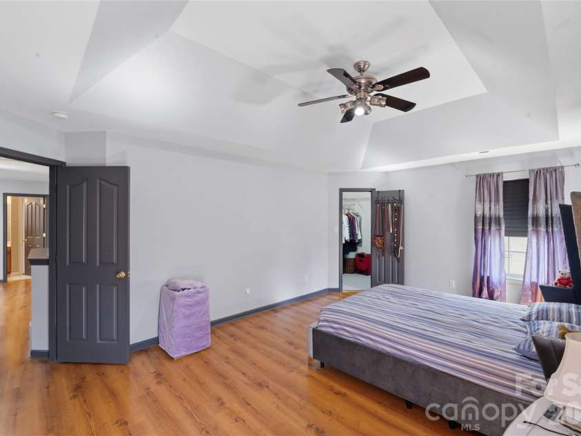 9541 Green Apple Drive, Charlotte, NC 28215.  MLS# CAR4354198, YatesRealty ID 19104. 
