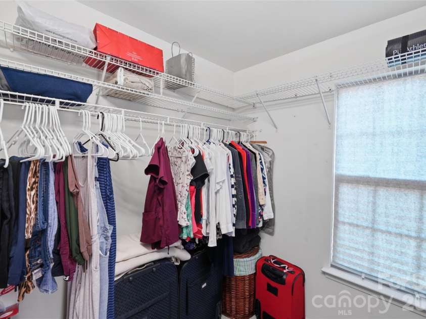 9541 Green Apple Drive, Charlotte, NC 28215.  MLS# CAR4354198, YatesRealty ID 19104. 