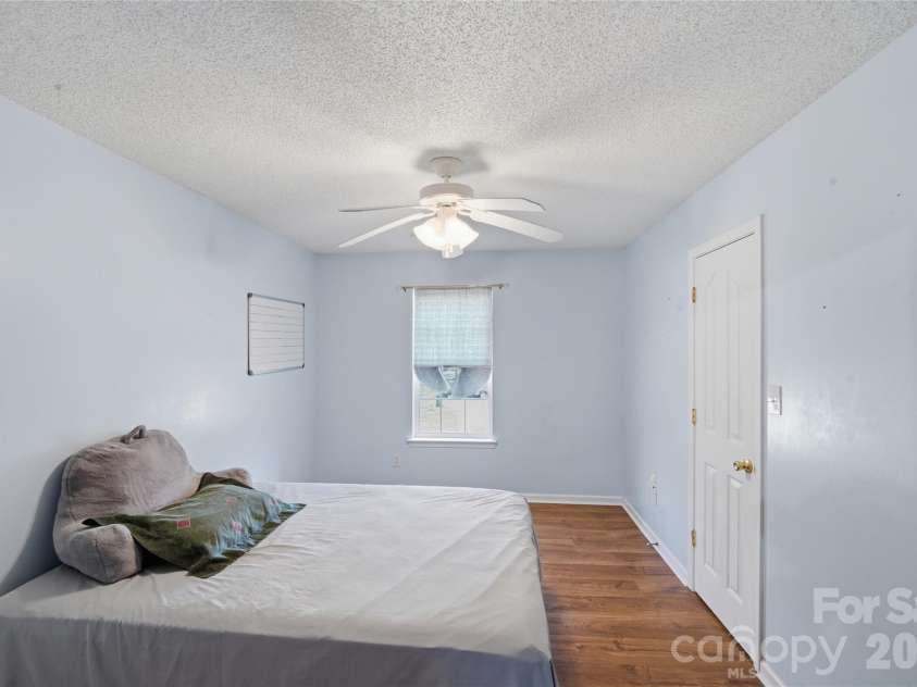 9541 Green Apple Drive, Charlotte, NC 28215.  MLS# CAR4354198, YatesRealty ID 19104. 