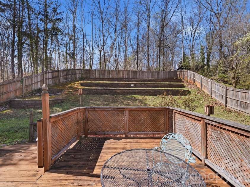 9541 Green Apple Drive, Charlotte, NC 28215.  MLS# CAR4354198, YatesRealty ID 19104. 