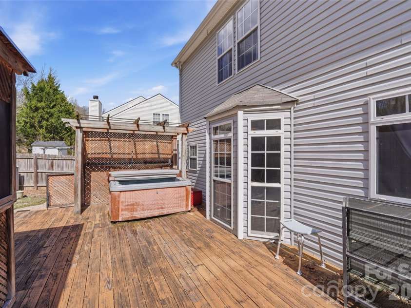 9541 Green Apple Drive, Charlotte, NC 28215.  MLS# CAR4354198, YatesRealty ID 19104. 