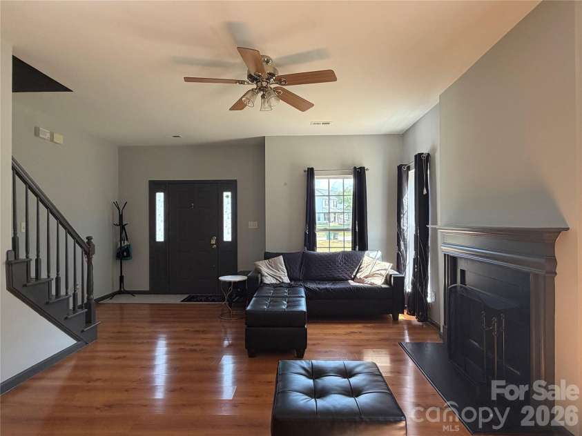 9541 Green Apple Drive, Charlotte, NC 28215.  MLS# CAR4426973, YatesRealty ID 19104. 