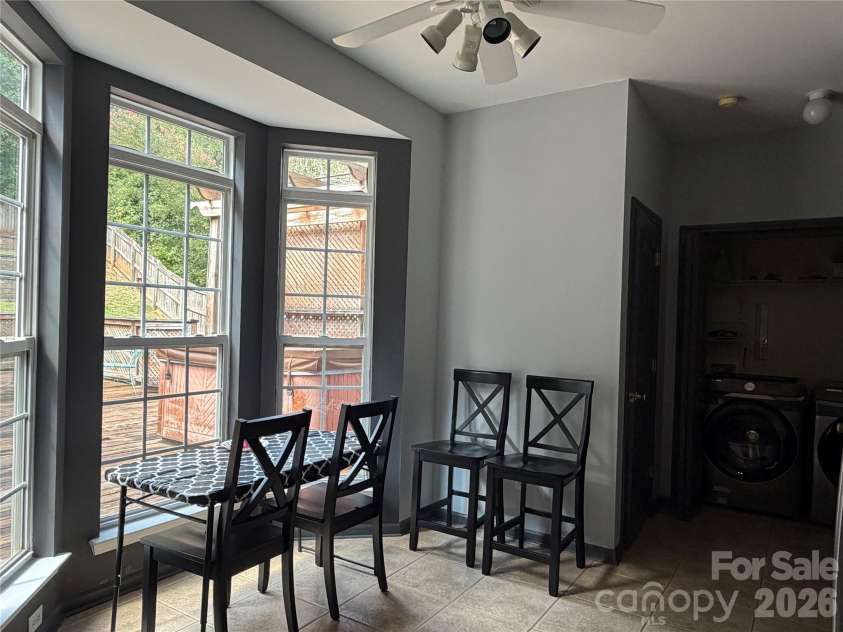 9541 Green Apple Drive, Charlotte, NC 28215.  MLS# CAR4426973, YatesRealty ID 19104. 