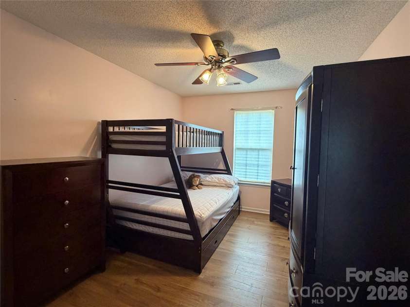 9541 Green Apple Drive, Charlotte, NC 28215.  MLS# CAR4426973, YatesRealty ID 19104. 