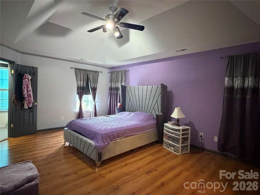 9541 Green Apple Drive, Charlotte, NC 28215.  MLS# CAR4426973, YatesRealty ID 19104. 