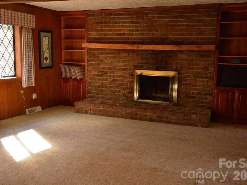 2305 Airport Road, Marion, NC 28752.  MLS# CAR4360278, YatesRealty ID 19105. 