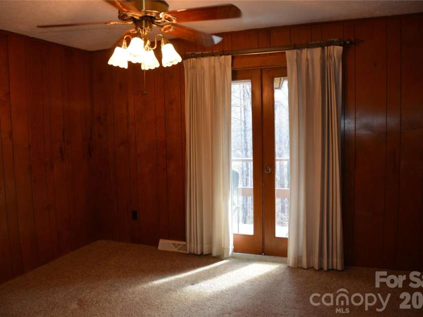 2305 Airport Road, Marion, NC 28752.  MLS# CAR4360278, YatesRealty ID 19105. 