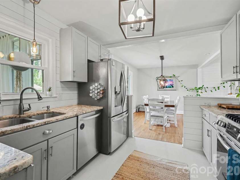 2233 Stonewood Drive, Charlotte, NC 28210.  MLS# CAR4361182, YatesRealty ID 19106. 