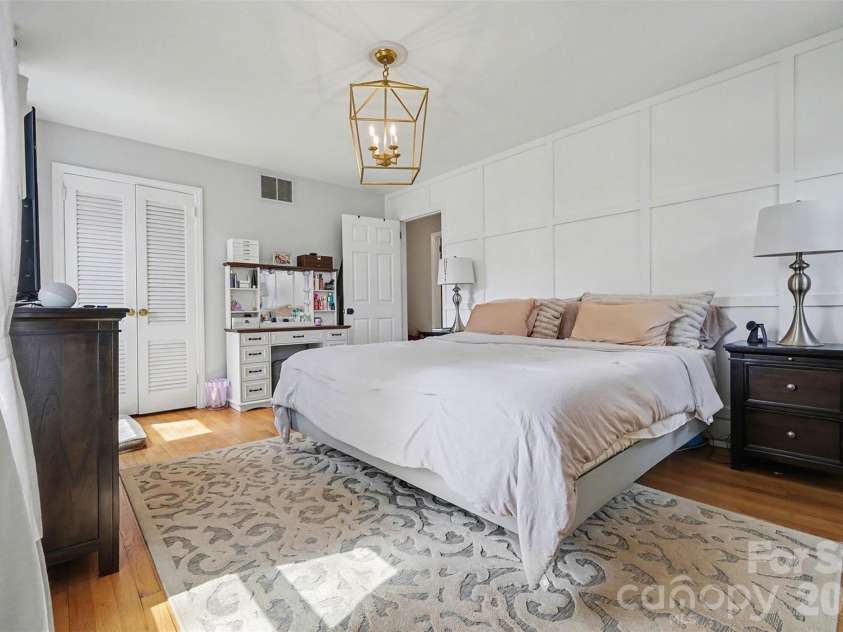 2233 Stonewood Drive, Charlotte, NC 28210.  MLS# CAR4361182, YatesRealty ID 19106. 