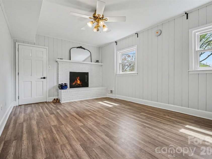 2233 Stonewood Drive, Charlotte, NC 28210.  MLS# CAR4361182, YatesRealty ID 19106. 