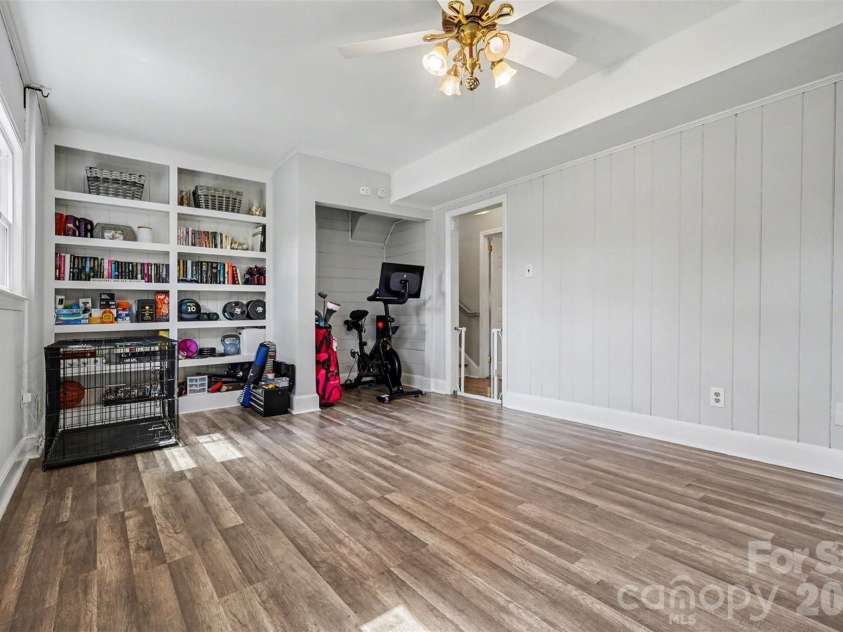 2233 Stonewood Drive, Charlotte, NC 28210.  MLS# CAR4361182, YatesRealty ID 19106. 