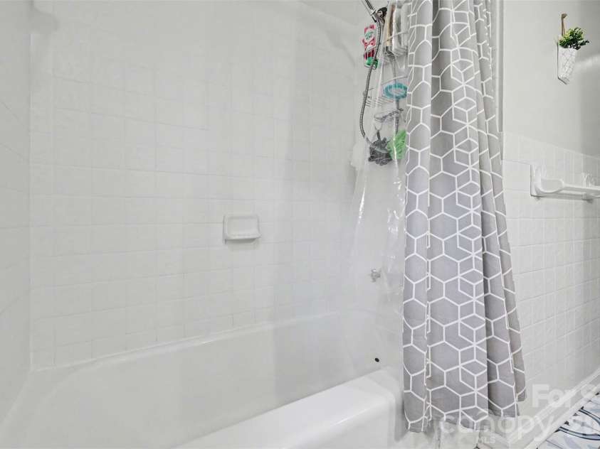 2233 Stonewood Drive, Charlotte, NC 28210.  MLS# CAR4361182, YatesRealty ID 19106. 